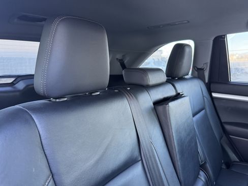 Used 2014 Toyota Highlander XLE image 18