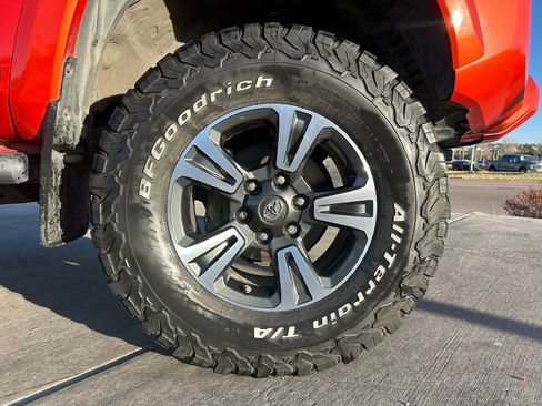 Used 2017 Toyota Tacoma TRD Sport w/ Premium & Technology Package AWD/4WD image 32