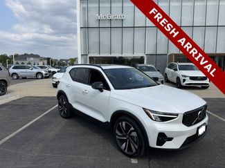Used 2025 Volvo XC40 B5 Plus AWD/4WD video 1