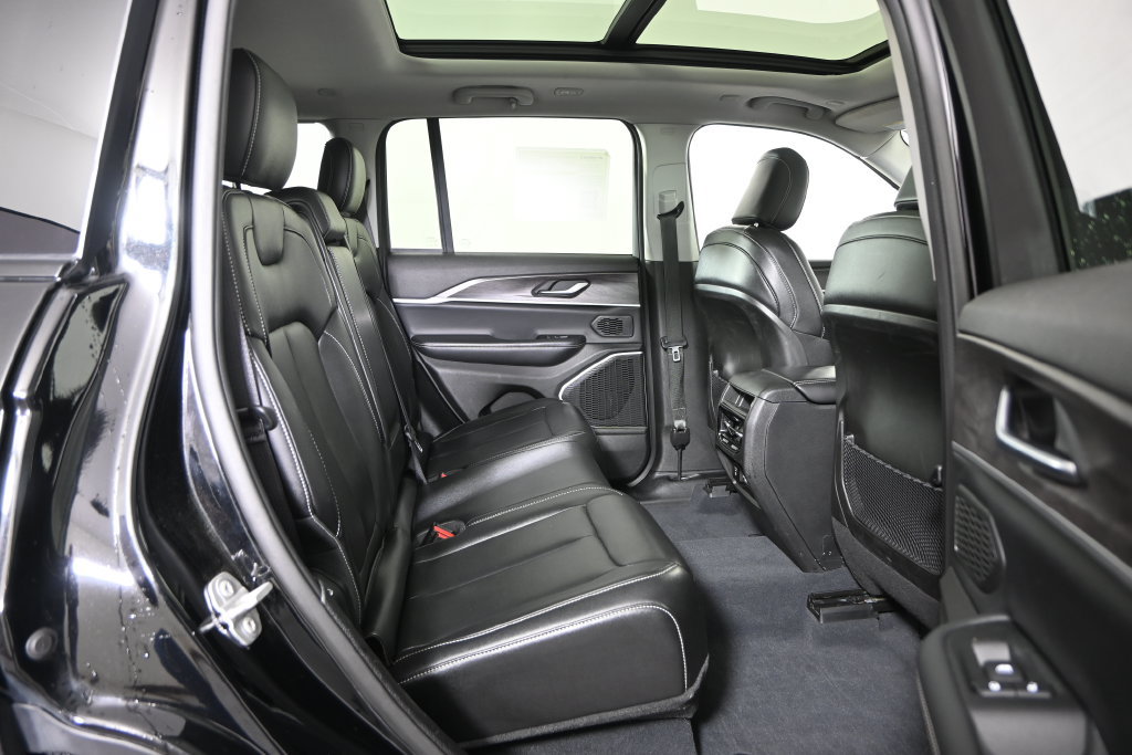 Used 2023 Jeep Grand Cherokee 4WD 4xe image 16