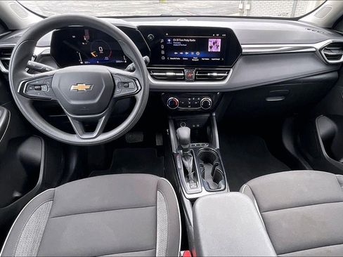 Used 2025 Chevrolet TrailBlazer LT FWD image 16