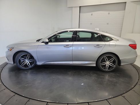 Used 2022 Honda Accord Touring image 4