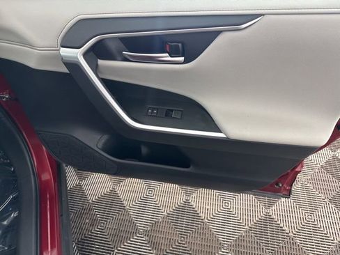 Used 2021 Toyota RAV4 Limited image 21