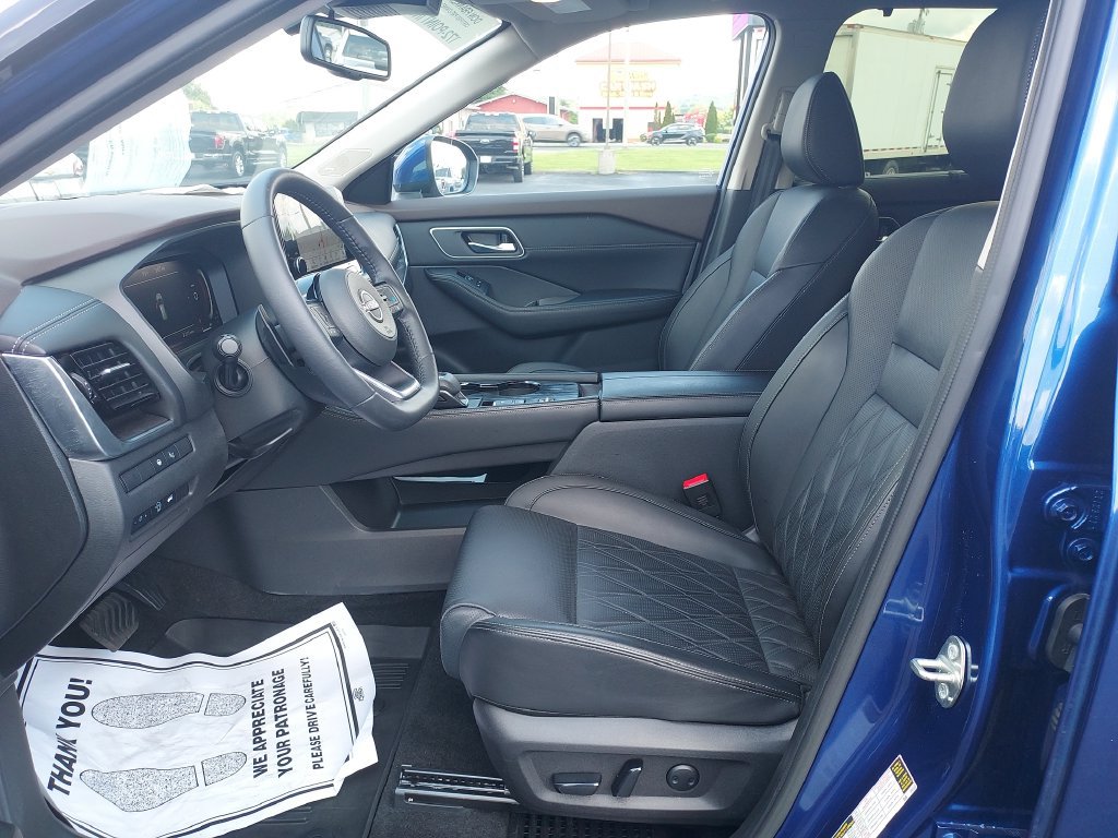 Used 2023 Nissan Rogue Platinum w/ Platinum Premium Package FWD image 13