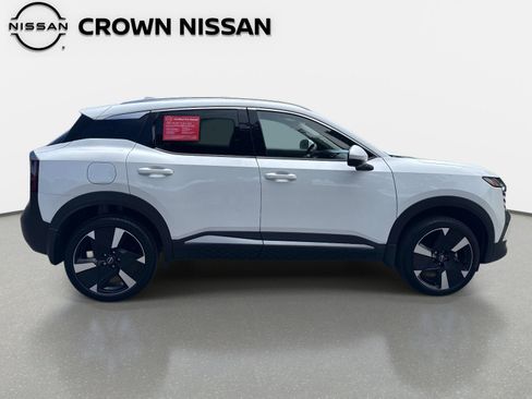 Used 2025 Nissan Kicks SR FWD image 8