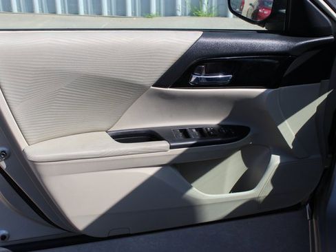 Used 2016 Honda Accord LX image 7