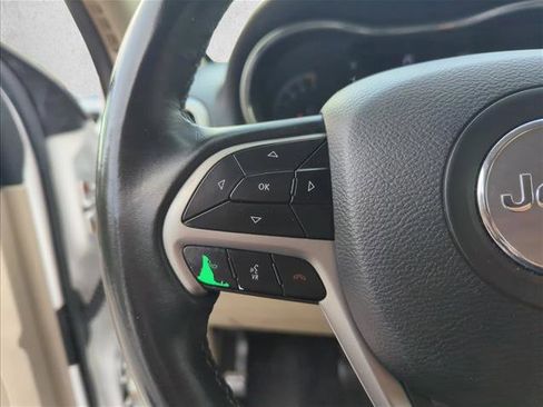 Used 2019 Jeep Grand Cherokee Laredo w/ 18" Wheel & 8.4" Radio Group image 16