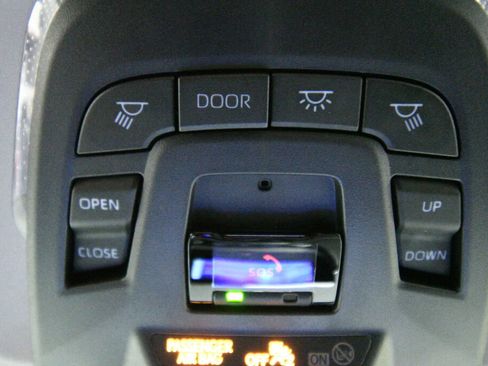 Certified 2023 Toyota Corolla Cross LE image 18