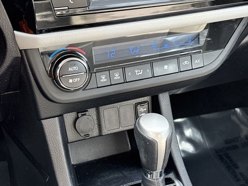 Used 2015 Toyota Corolla LE image 21