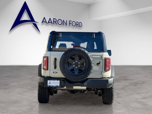 New 2025 Ford Bronco Outer Banks w/ Black Appearance Package image 4