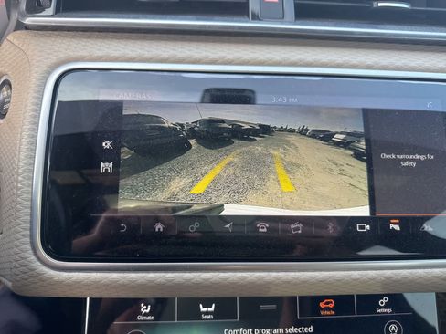 Used 2018 Land Rover Range Rover Velar R-Dynamic SE image 27