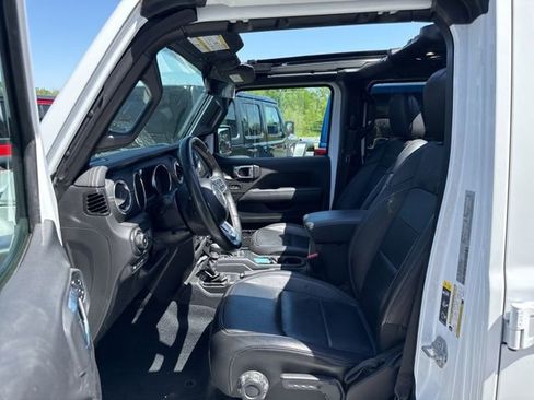 Used 2022 Jeep Wrangler Unlimited Sahara w/ Cold Weather Group AWD/4WD image 13