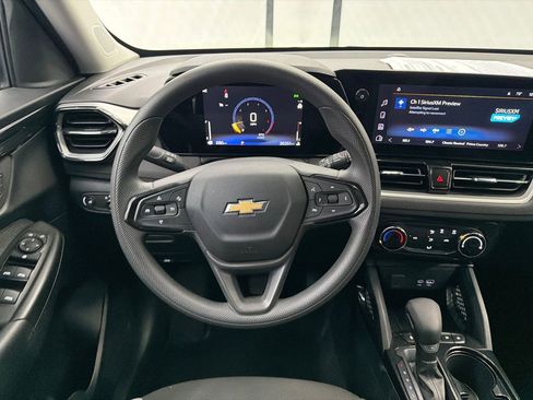 Used 2025 Chevrolet TrailBlazer LT FWD image 22