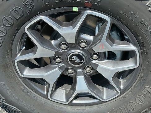 New 2025 Ford Bronco Badlands image 11