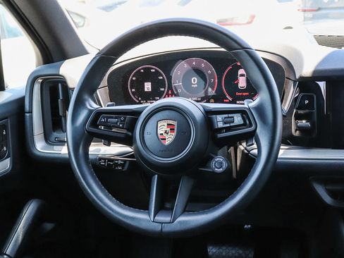 Used 2024 Porsche Cayenne AWD/4WD image 21
