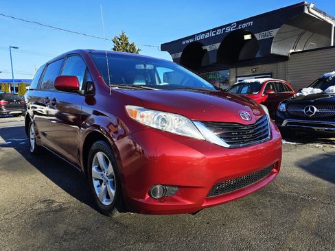 Used 2012 Toyota Sienna LE w/ Towing Pkg image 36