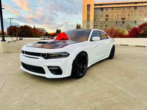 Used 2017 Dodge Charger R/T RWD image 4