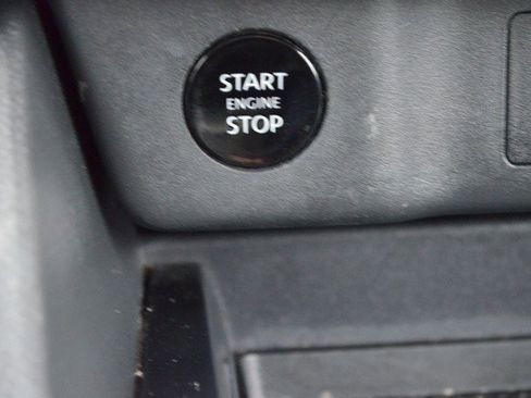 Used 2024 Nissan Rogue S image 27