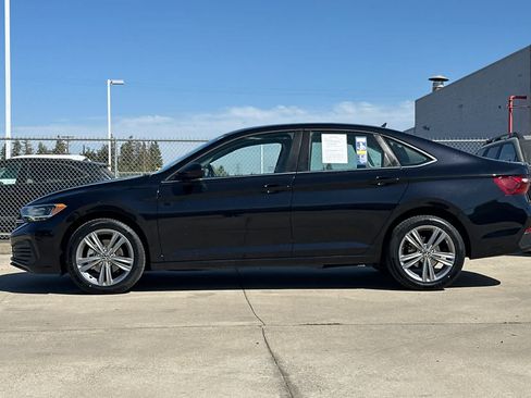 Used 2024 Volkswagen Jetta SE FWD image 6