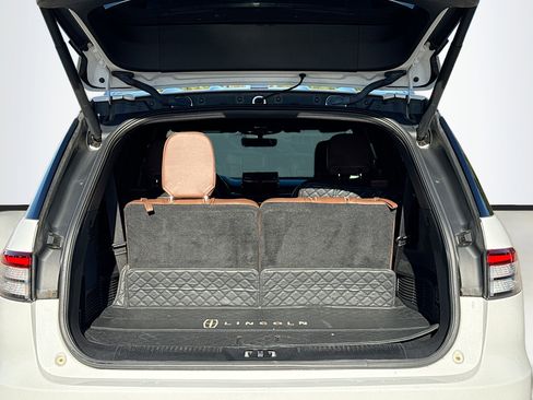 Used 2023 Lincoln Aviator Reserve w/ Equipment Group 201A image 12
