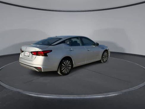 Used 2024 Nissan Altima 2.5 SV image 8