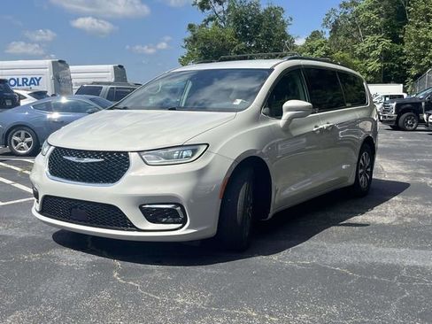 Used 2021 Chrysler Pacifica Touring-L FWD image 8