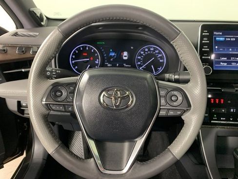 Used 2019 Toyota Avalon Limited image 21