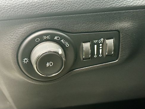 Used 2018 Jeep Compass Latitude w/ Popular Equipment Group AWD/4WD image 12