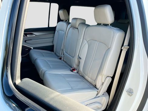 Certified 2025 Jeep Wagoneer L 4WD w/ HD Trailer Tow Package image 25