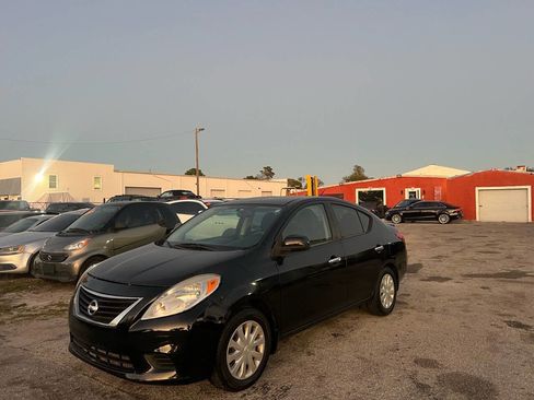 Used 2013 Nissan Versa 1.6 S Plus 4dr Sedan image 2