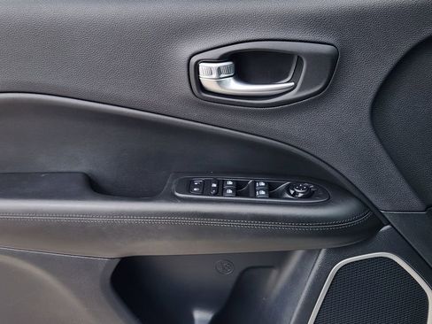 Used 2021 Jeep Compass Latitude FWD image 23