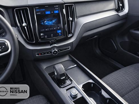 Used 2022 Volvo XC60 B5 Momentum AWD/4WD image 9