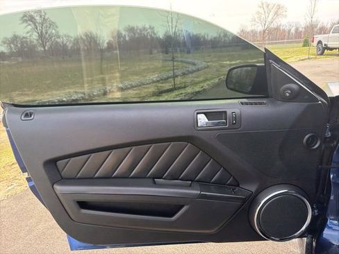 Used 2010 Ford Mustang Premium image 12