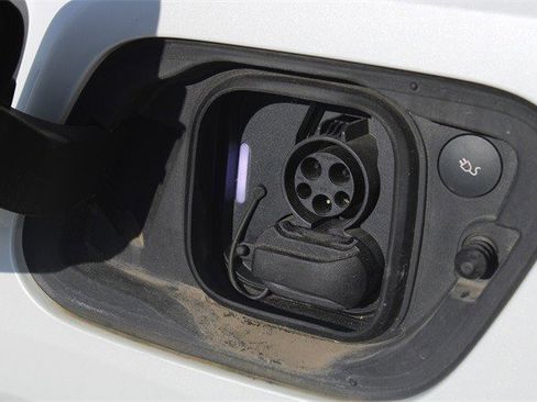 Used 2021 Volvo XC40 P8 Recharge w/ Advanced Package image 9