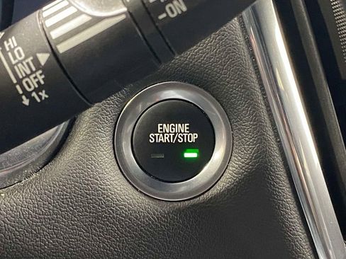 Used 2023 Chevrolet Traverse RS AWD/4WD image 28