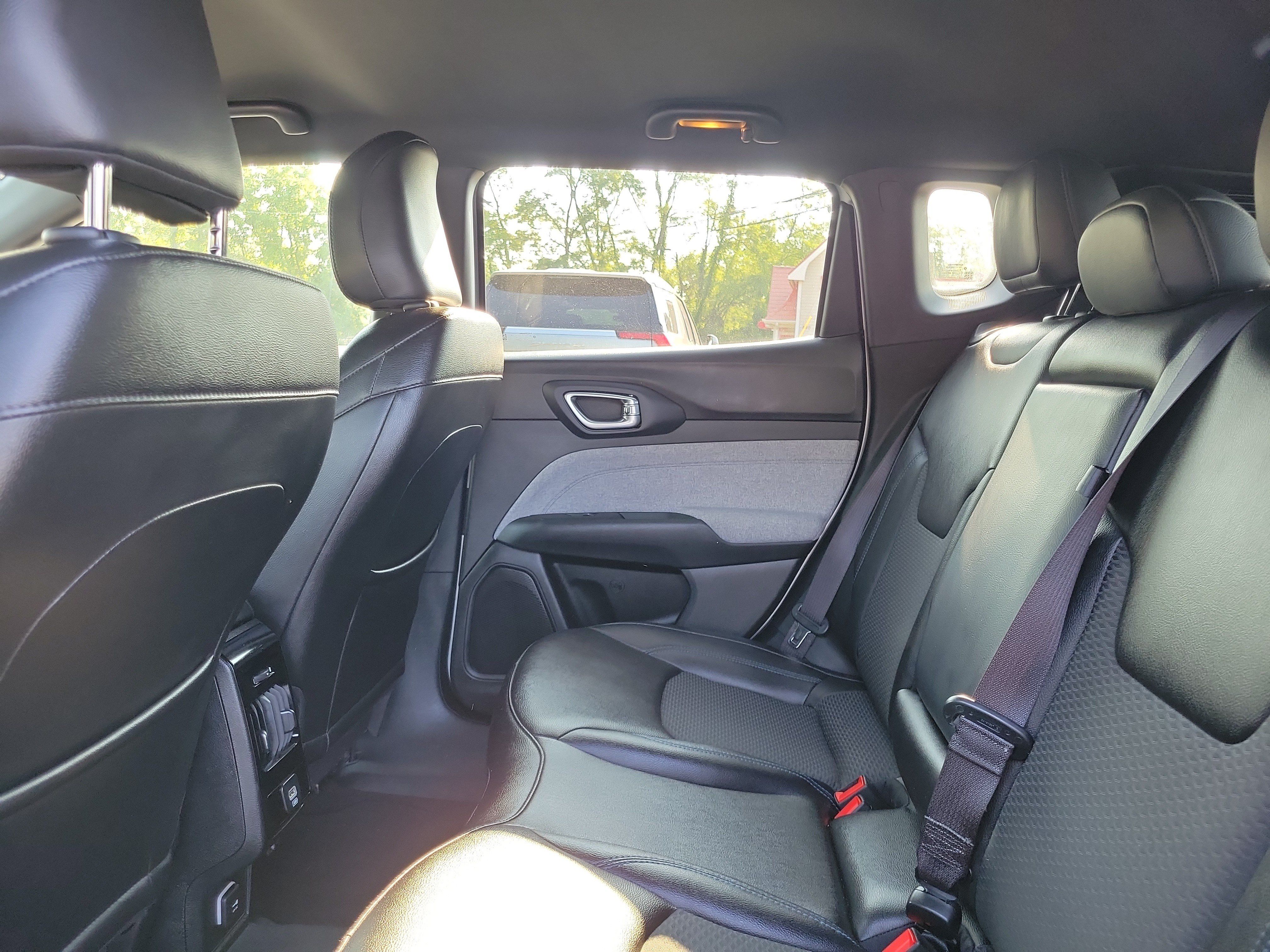 Used 2024 Jeep Compass Latitude AWD/4WD image 11