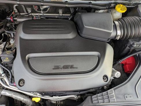 Used 2023 Chrysler Pacifica Touring-L FWD image 22