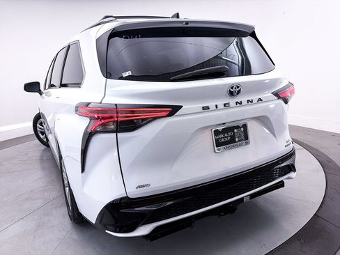 Used 2022 Toyota Sienna XSE w/ XSE Plus Package AWD/4WD image 6