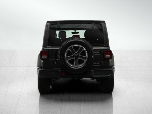 Used 2019 Jeep Wrangler Unlimited Sahara w/ Uconnect 4C Nav & Sound Group image 5