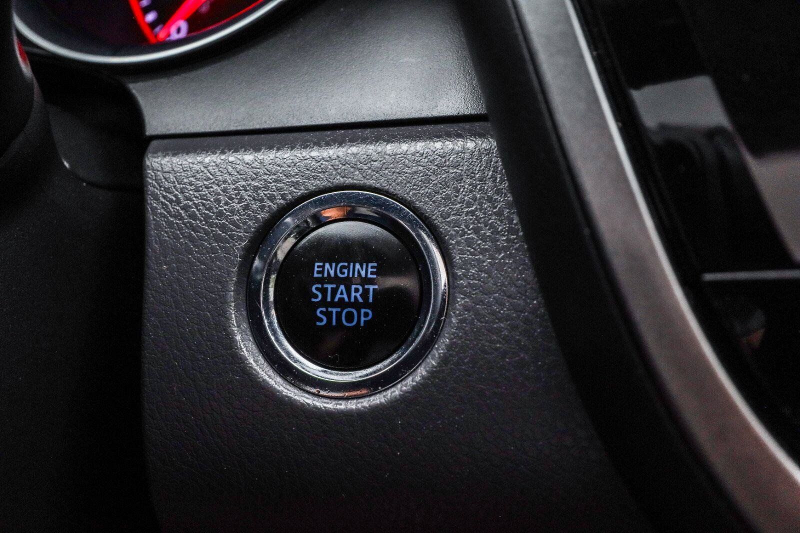 Used 2018 Toyota Camry XSE FWD image 13