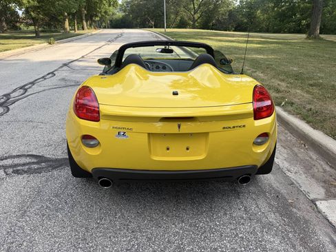 Used 2007 Pontiac Solstice Convertible w/ Premium Package RWD image 16