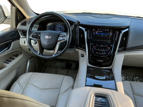 Used 2020 Cadillac Escalade ESV Premium Luxury image 15