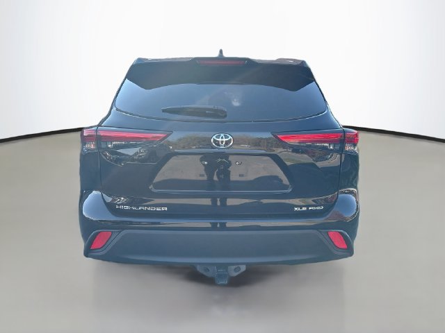 Used 2022 Toyota Highlander XLE AWD/4WD image 6