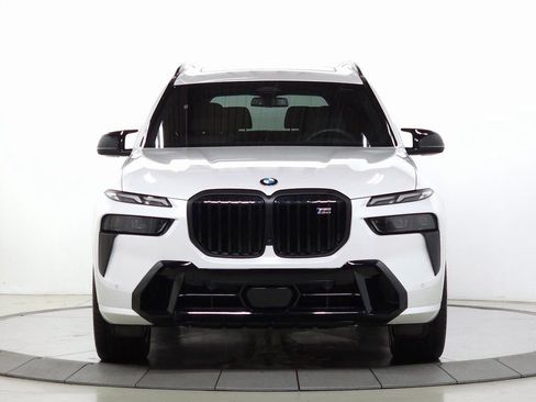 Used 2025 BMW X7 M60i w/ Climate Comfort Package image 2