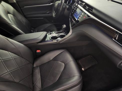 Used 2018 Toyota Camry XLE FWD image 15