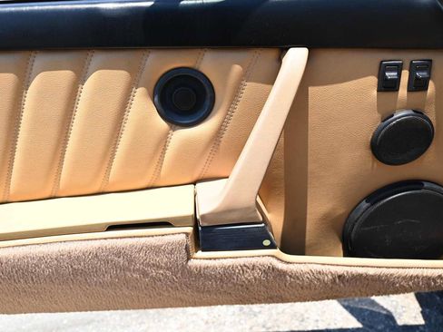Used 1989 Porsche 911 Carrera RWD image 12