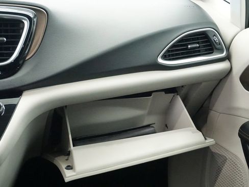 Certified 2018 Chrysler Pacifica Touring Plus image 24