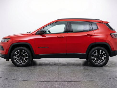 Used 2025 Jeep Compass Trailhawk AWD/4WD image 5