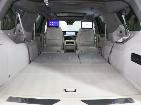 Used 2025 Cadillac Escalade ESV Sport Platinum AWD/4WD image 81