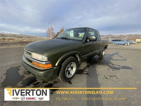 Used 2001 Chevrolet S10 Pickup LS w/ Preferred Equipment Group image 1